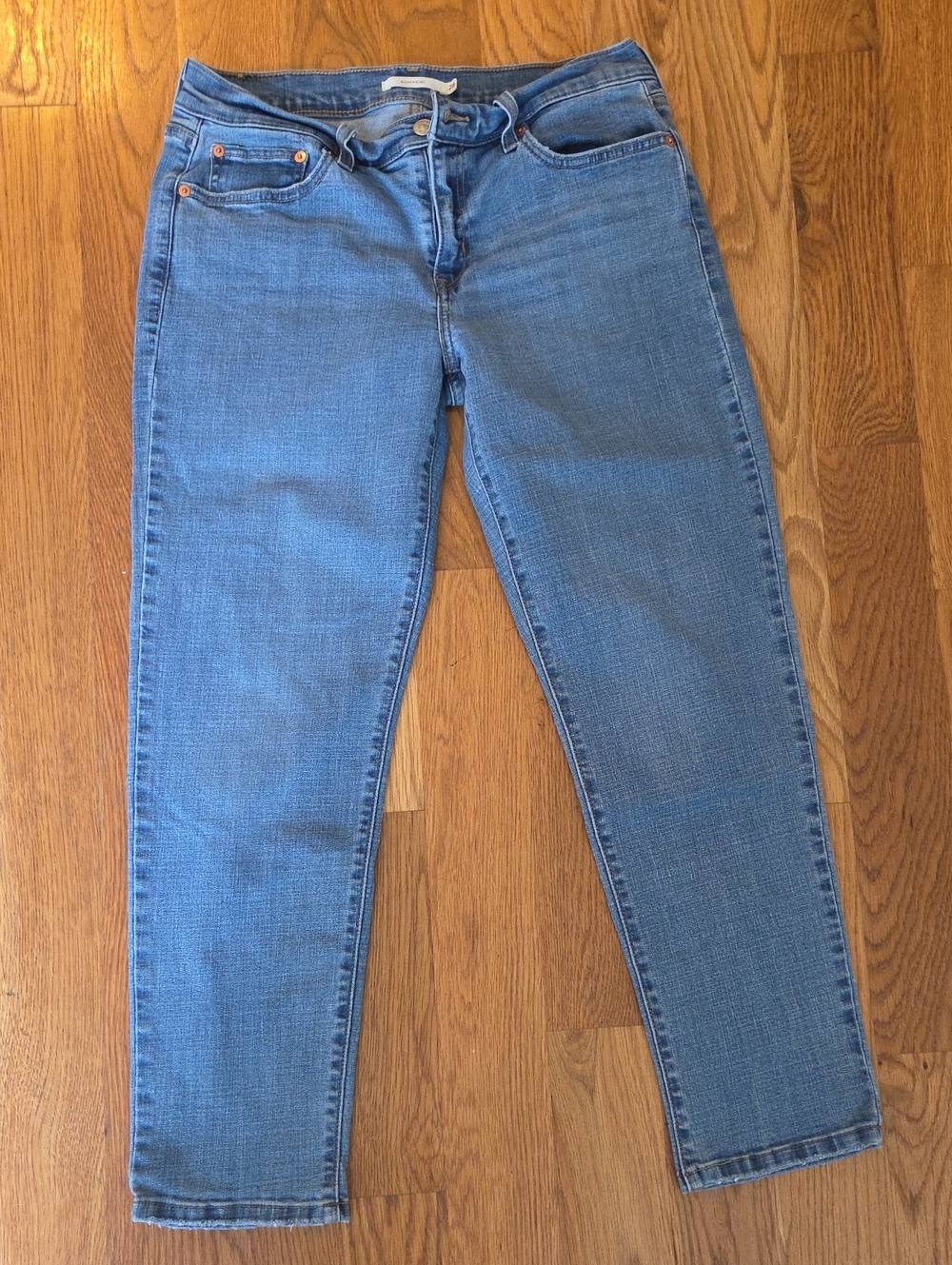 Women's Levi Boyfriend Mid Wash Blue Jeans - Classic Strech Cropped Straight Fit
